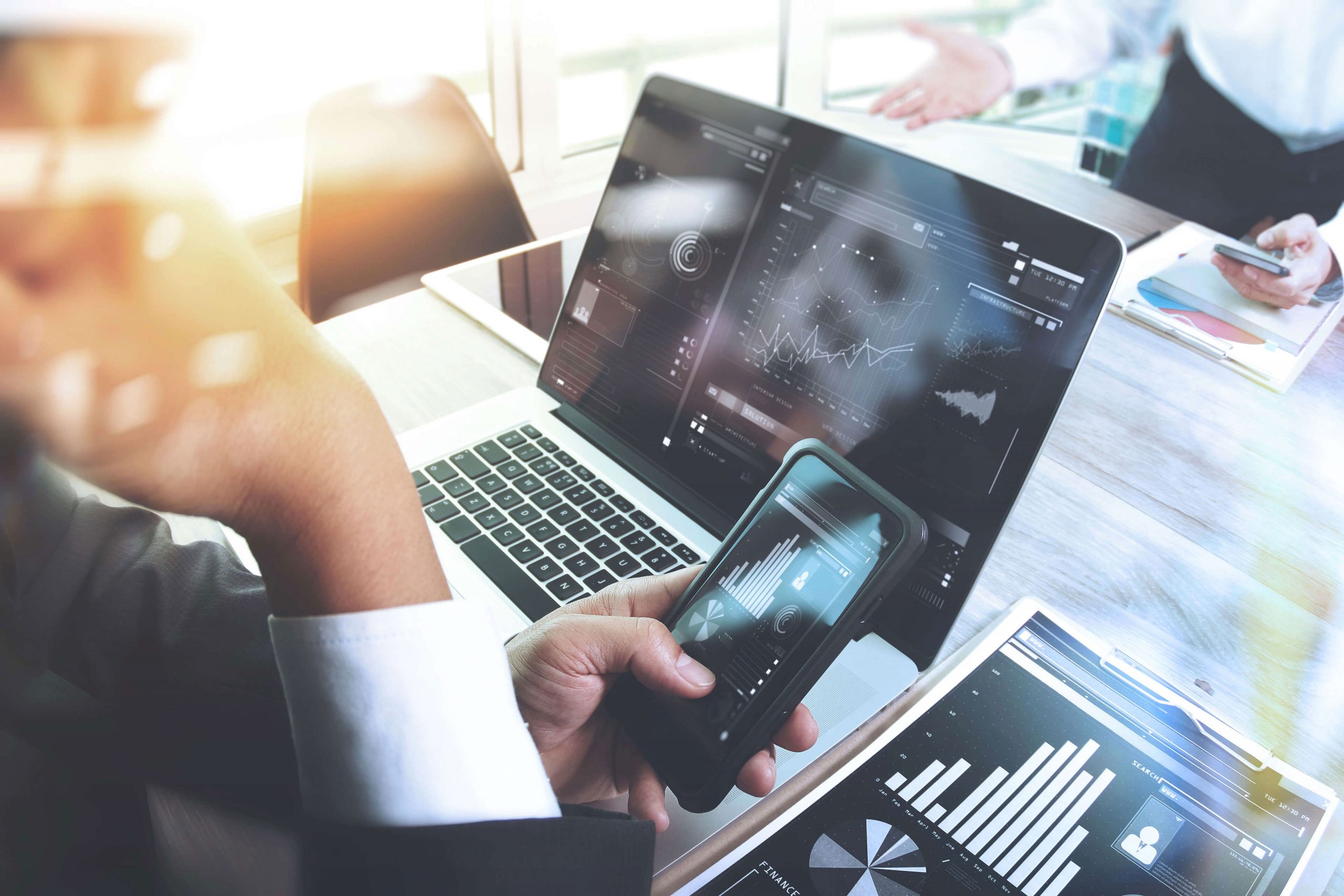 Microsoft Dynamics 365 Business Central, işletmelerin finans, satış, hizmet ve operasyonlarını birinci günden itibaren daha kolay ve hızlıca yönetmelerine yardımcı olan bir işletme yönetim çözümüdür.